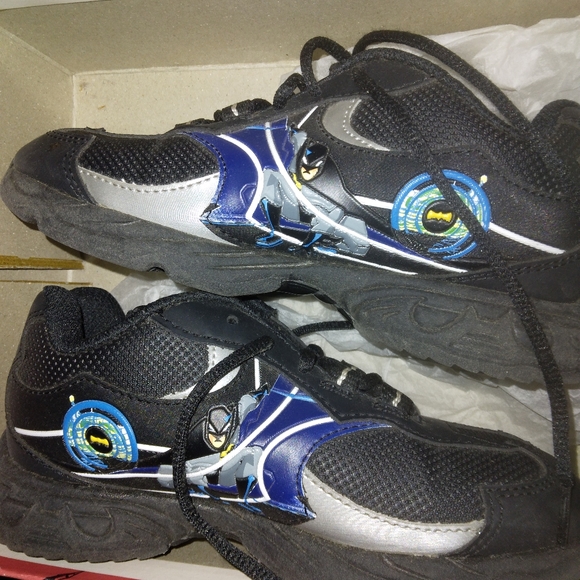 🎉HP🎉New Kids Batman Sneakers - Picture 11 of 13